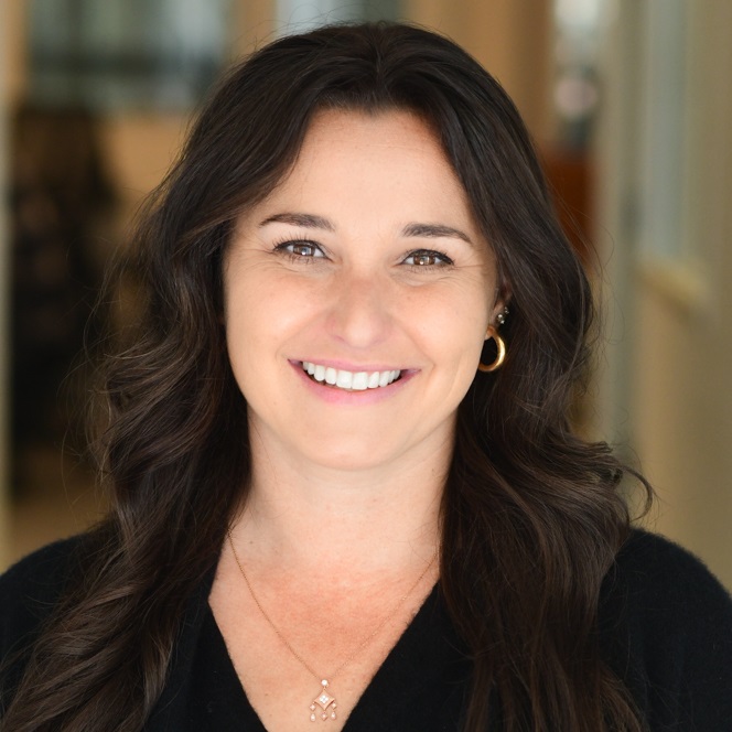 Lauren Morelli headshot