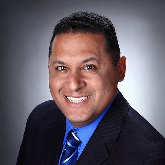 Manuel Lomeli headshot